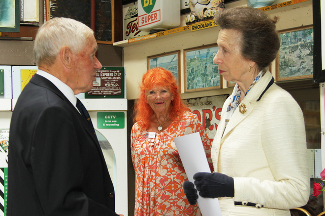 Barry Ford receives award from HRH Process Anne